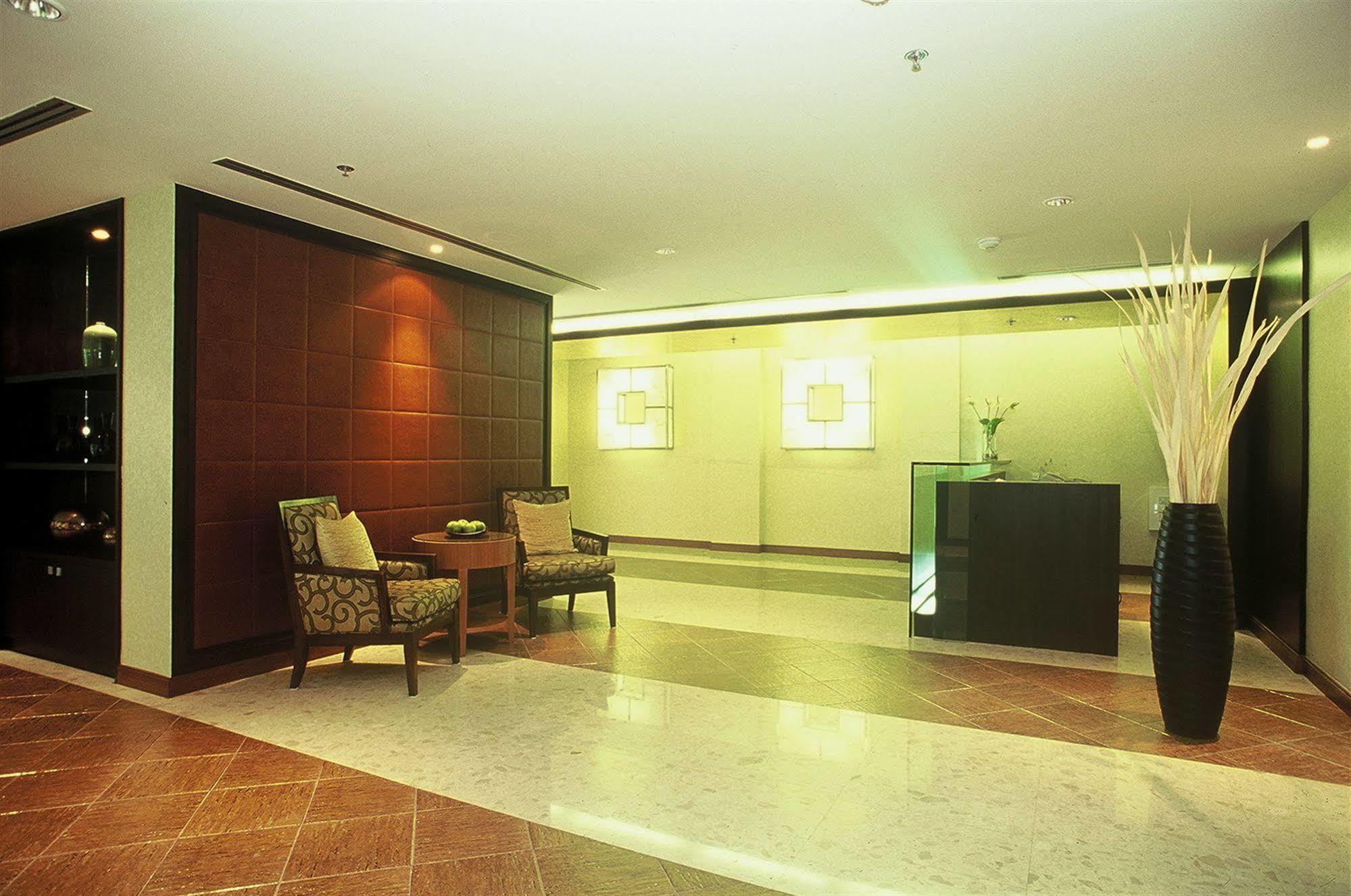 Gardengrove Suites Bangkok Luaran gambar