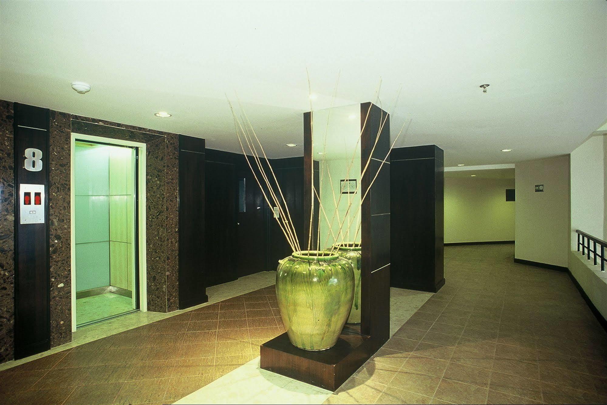 Gardengrove Suites Bangkok Luaran gambar